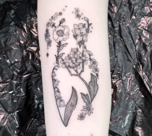 Tatuador minimalista Emily Malice 2