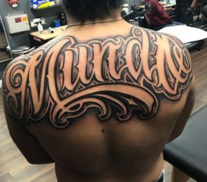 El tatuador de San Diego Aleckzi Ramos 1