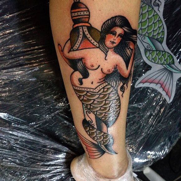 ¡Tattoo vencedora de la categoría Old School en la convención Tattoo Place 2016 de Juliana Odett!  @julianaodett #JulianaOdett #TattooPlaceConvention #SereiaTattoo #Sereia #Mermaid #mermaidtattoo #TatuadoresBrasileiros #TatuadoresBrasil #TatuadoresBr