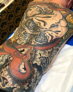 Tatuaje japonés de calavera y serpiente