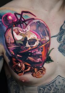 Tatuaje de calavera y rosa en el pecho