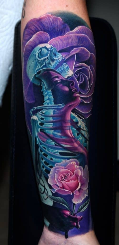 Tatuaje de calavera y rosa