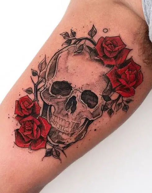 Tatuaje de calavera y rosa