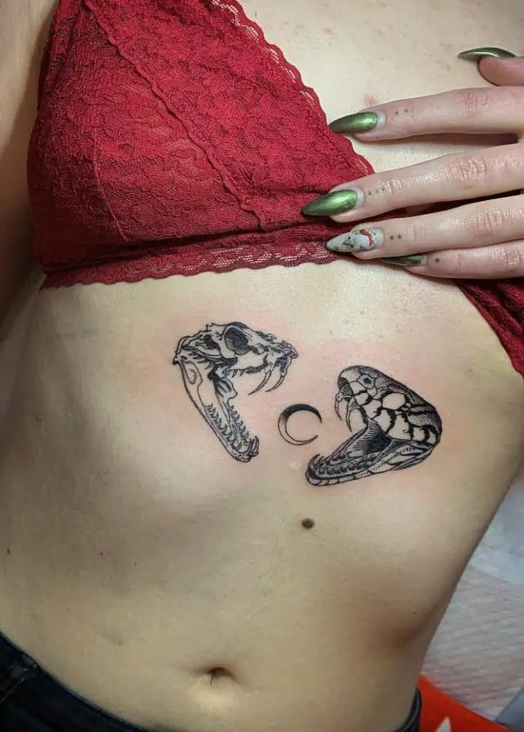 Tatuaje de calavera de serpiente