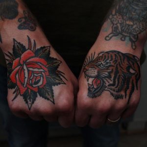 Tatuaje Tradicional De Mano De Tigre