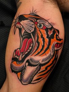 Tatuaje de tigre tradicional