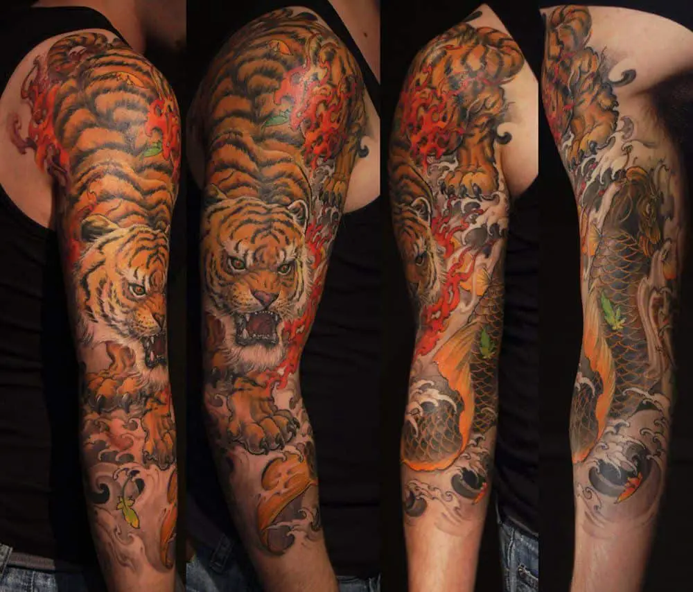 Tatuaje japonés de un tigre y un pez koi