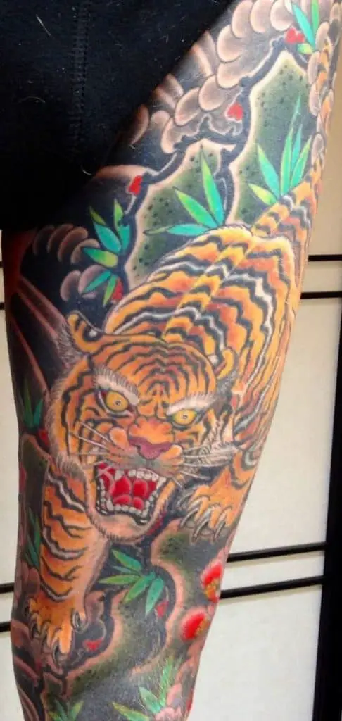 Tatuaje de pierna de tigre japonés