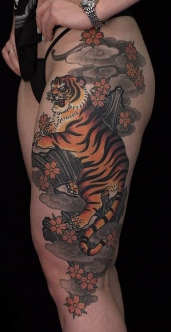 Tatuaje de pierna de tigre japonés