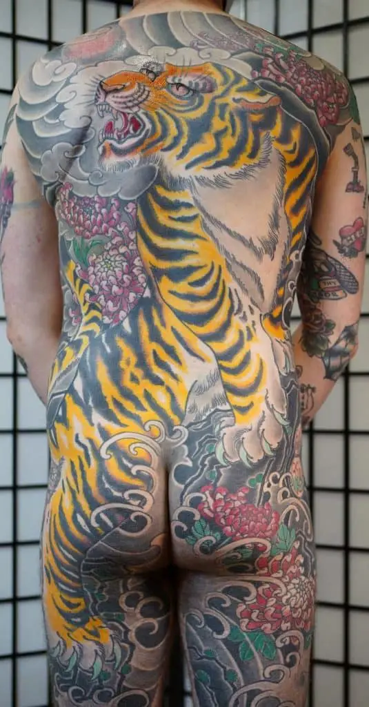 Tatuaje en la espalda de un tigre japonés