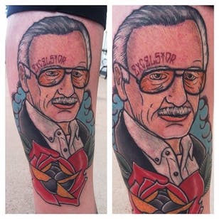 Stan Lee Tattoo por Jay Joree #stanlee #stanleetattoo #stanleetattoos #marvel #marveltattoo #marveltattoos #comictattoo #marvelcomics #traditionalportrait #traditional #JayJoree