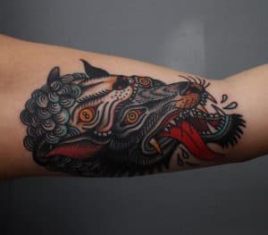 Tatuaje de lobo tradicional