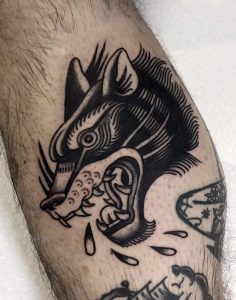 Tatuaje de lobo tradicional