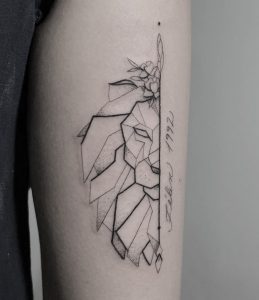 Tatuaje Geométrico De Medio León