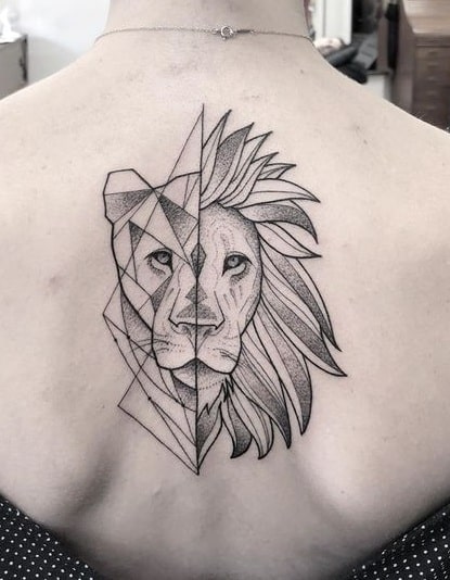 Tatuaje geométrico de leona