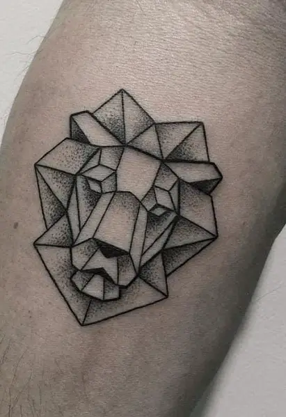 Pequeño tatuaje geométrico de león