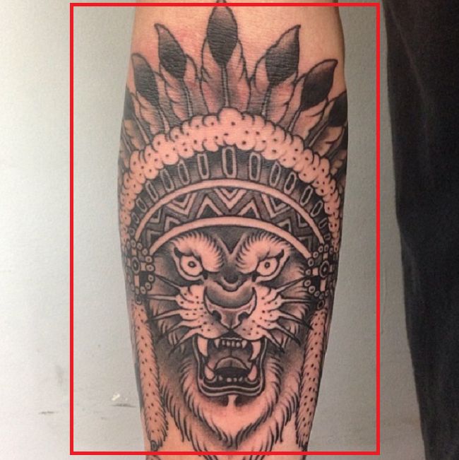 Josh Beech-Tatuaje de un león en la cabeza