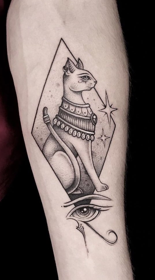 Tatuaje Ojo de Horus y Bastet