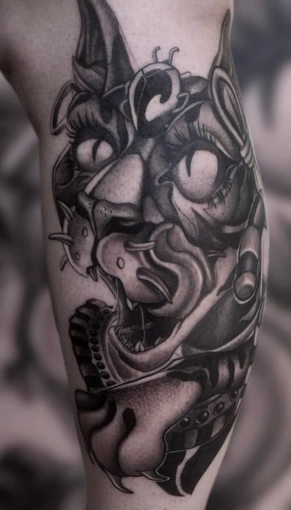 Tatuaje Bastet negro y gris