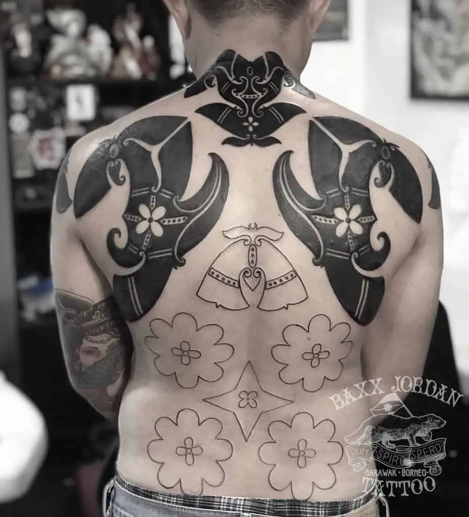 Tatuaje de Dayak en la espalda