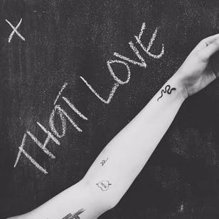 The Kills song That Love inspiró un tatuaje de serpiente a través de tac0_cat_ en Instagram #TheKills #thekillsunderthegun #music #rockband #AlisonMosshart #JamieHince