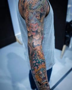 Nue tatuaje en el brazo