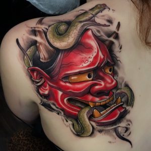Tatuaje de máscara de Oni