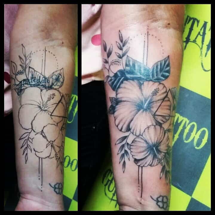 Tatuaje de la flor de hibisco 1
