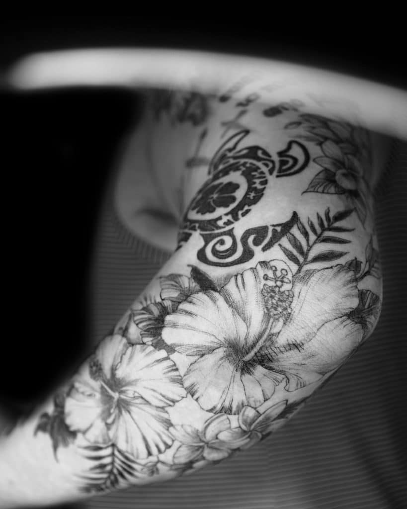 Tatuaje de la flor de hibisco 3