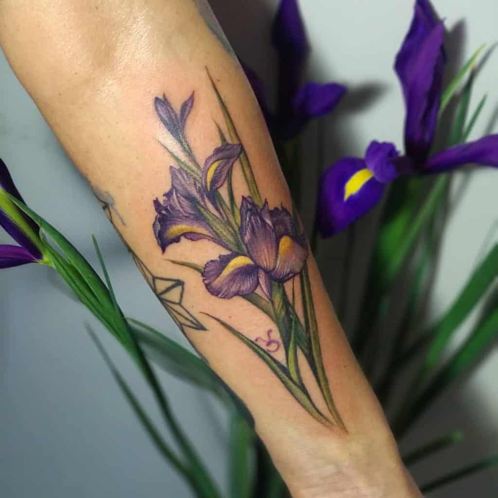 Tatuaje de la flor del lirio 2