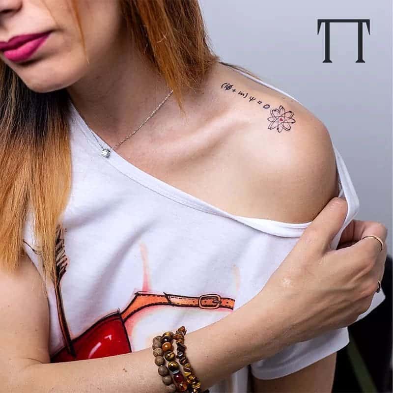 Tatuaje de la línea de la ciencia