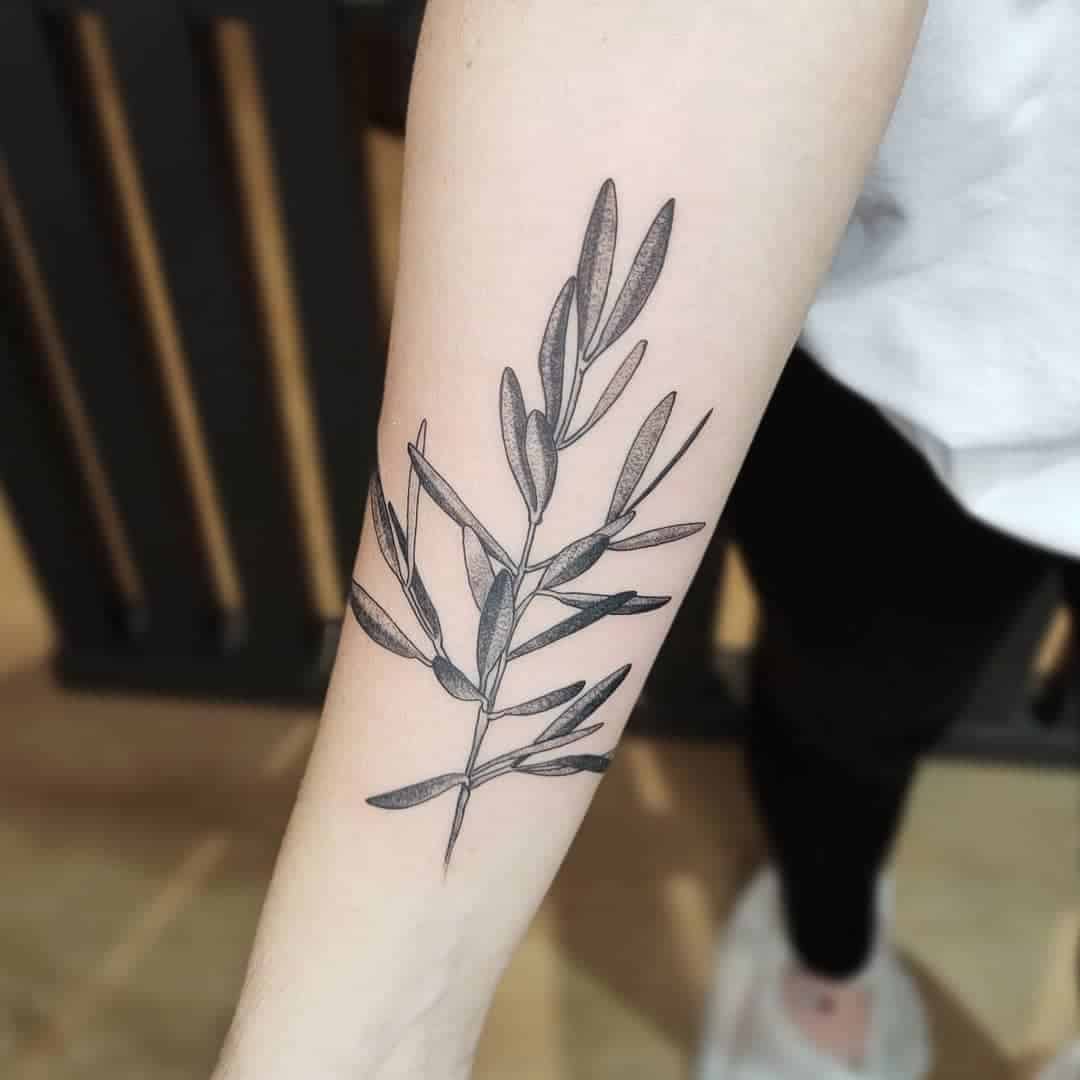 Tatuaje de ramas grandes