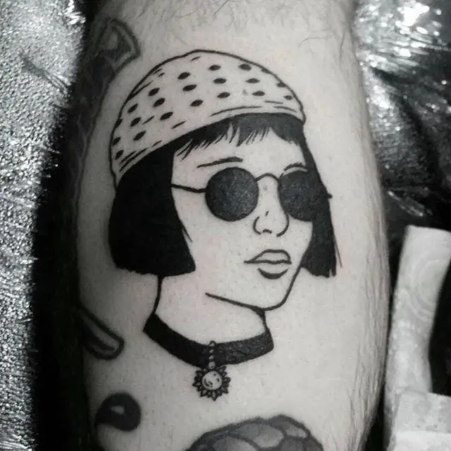 Tatuaje de Mathilda del Sr.  Heggie.  #MrHeggie #blackwork #uk # british #alternative #modern #mathilda #leontheprofessional #theprofessional #film #cultfilm #film #character