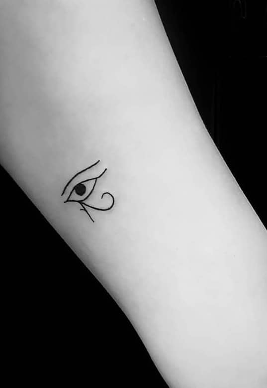 Pequeño tatuaje del ojo de Horus
