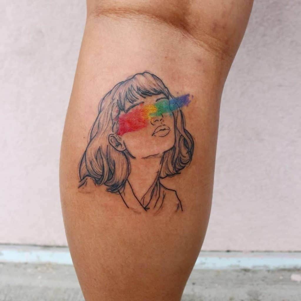 Tatuaje de la pierna y la pantorrilla con los colores del arco iris 