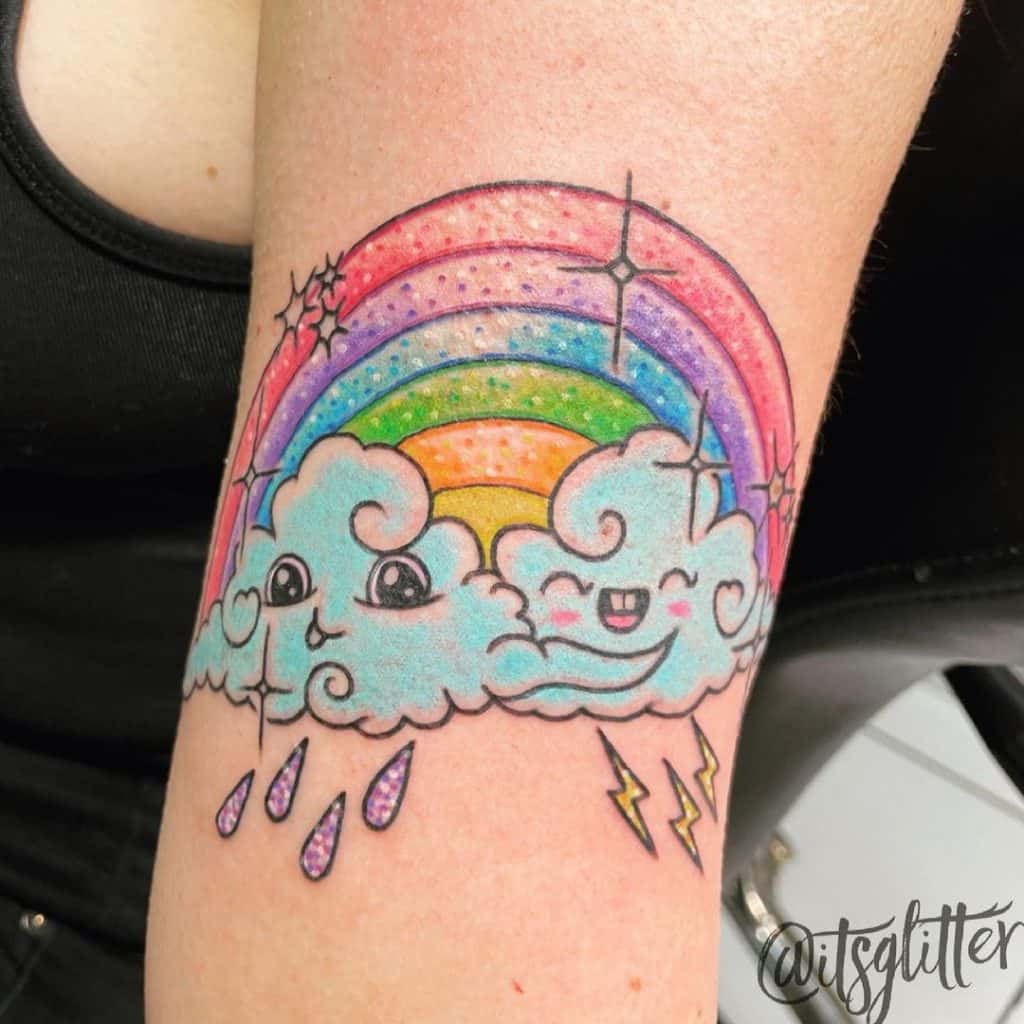 Juguetón y colorido tatuaje de arco iris 