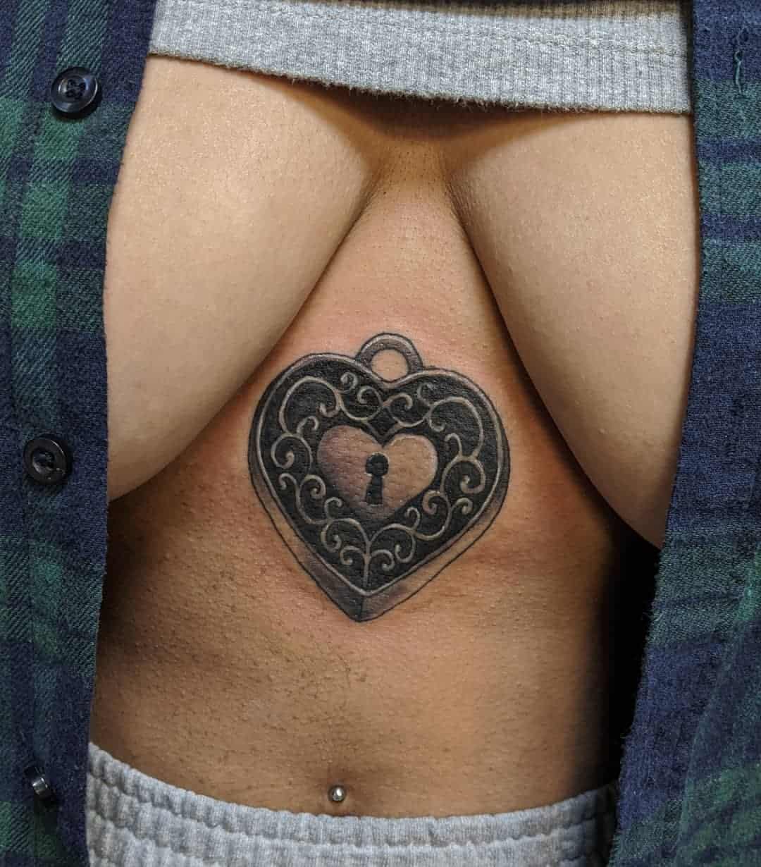 Tatuaje del esternón 1