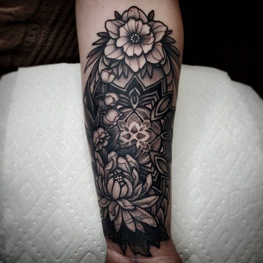 Tatuaje de una flor negra