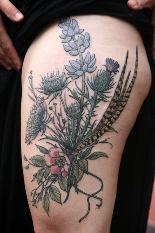 Tatuaje de flor inspirado en la naturaleza por Alice Carrier #floral #alicecarrier #flower