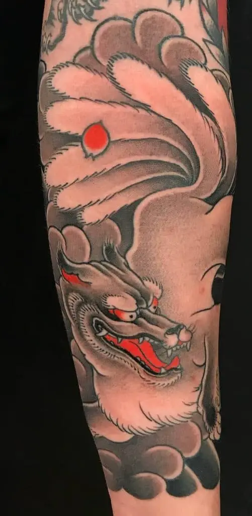 Tatuaje Kitsune de 9 colas