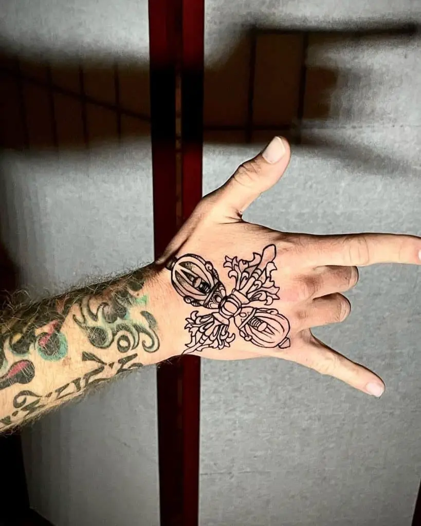 Diseño de tatuaje de mano cuadrada