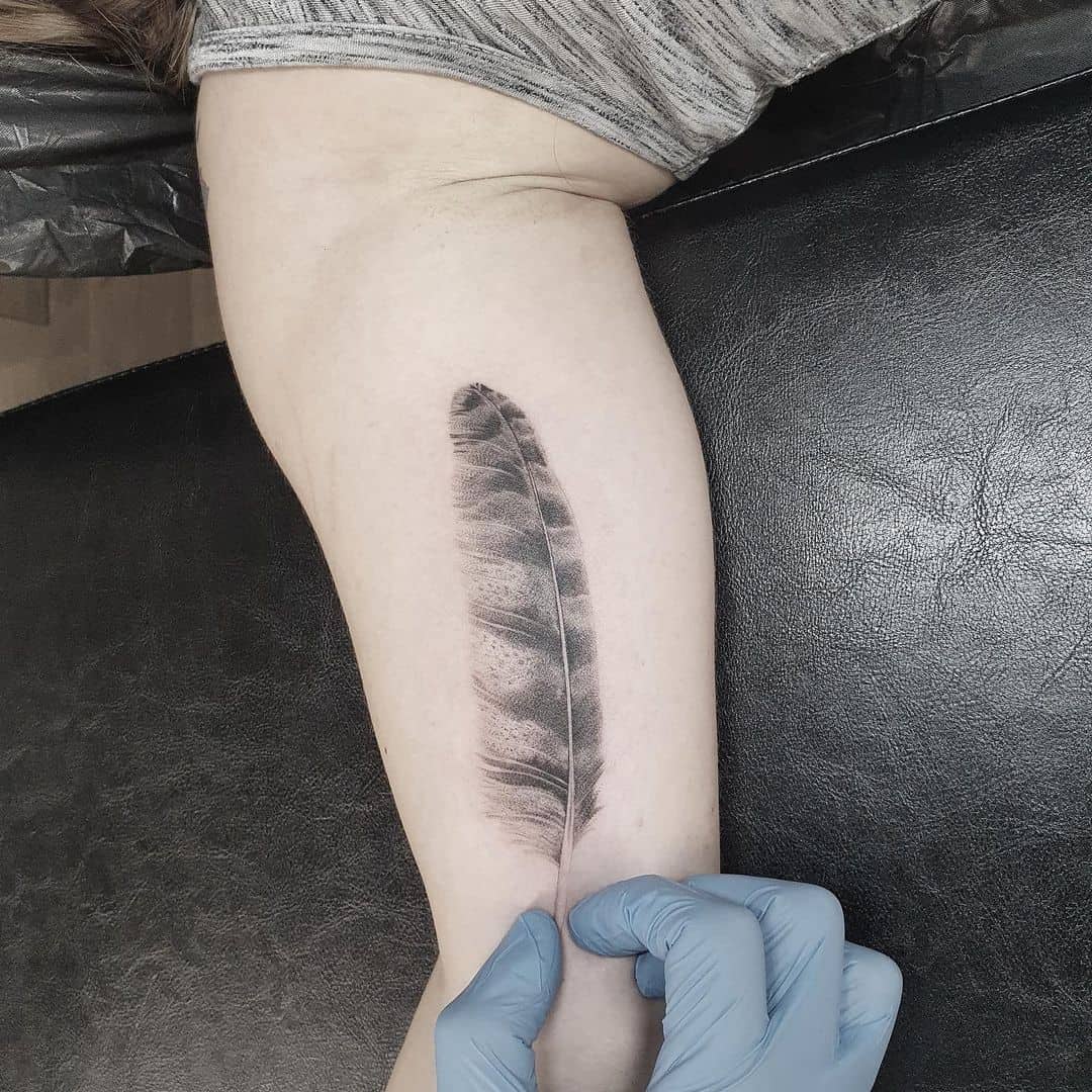 Tatuaje de pluma de búho 1