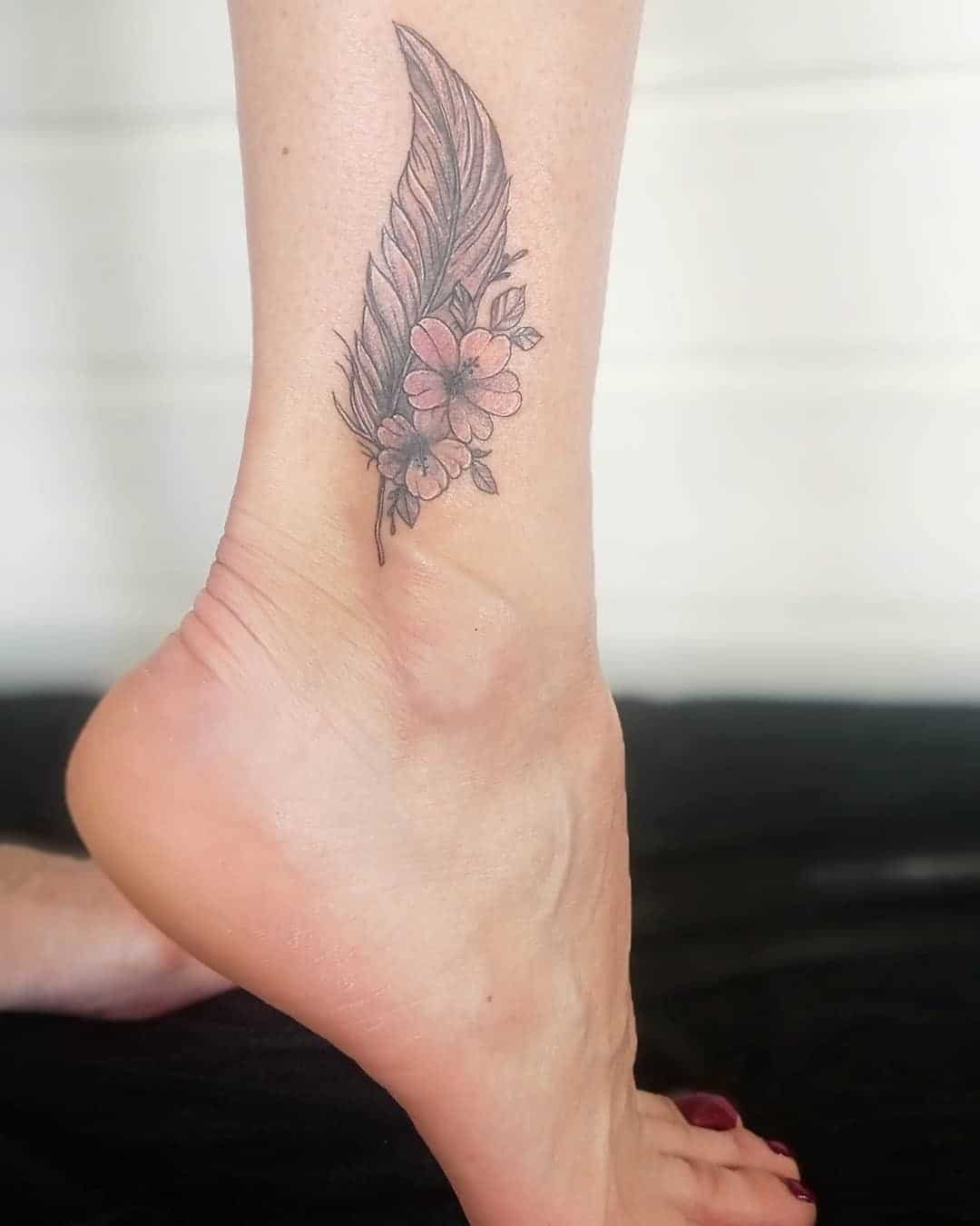 Tatuaje de pluma pequeña 2