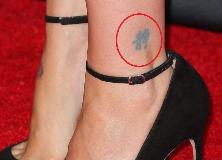 Sarah Paulson-tatuaje-tobillo