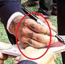 Símbolos de Nathaneil en tatuajes de manos