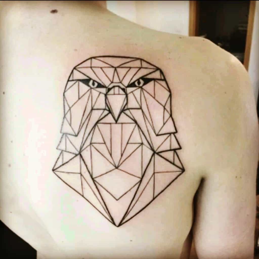Ideas de tatuajes de águilas en la espalda 