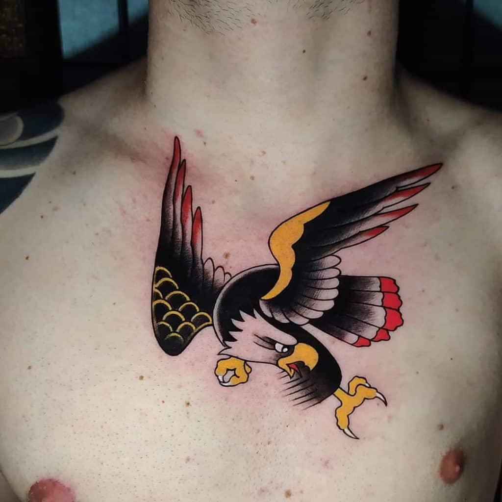 Tatuaje de águila en el pecho Negro, rojo y amarillo; Idea 