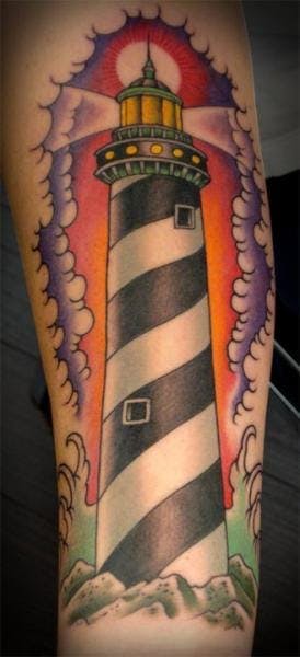 Fantástica pieza realizada por Salt Water Tattoo # faro # tatuaje de faro # marítimo # tatuaje de agua salada