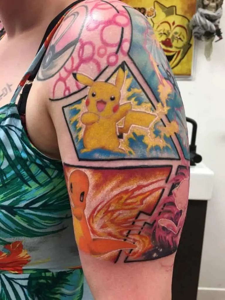 Tatuaje de Pikachu en el hombro Tinta pequeña 