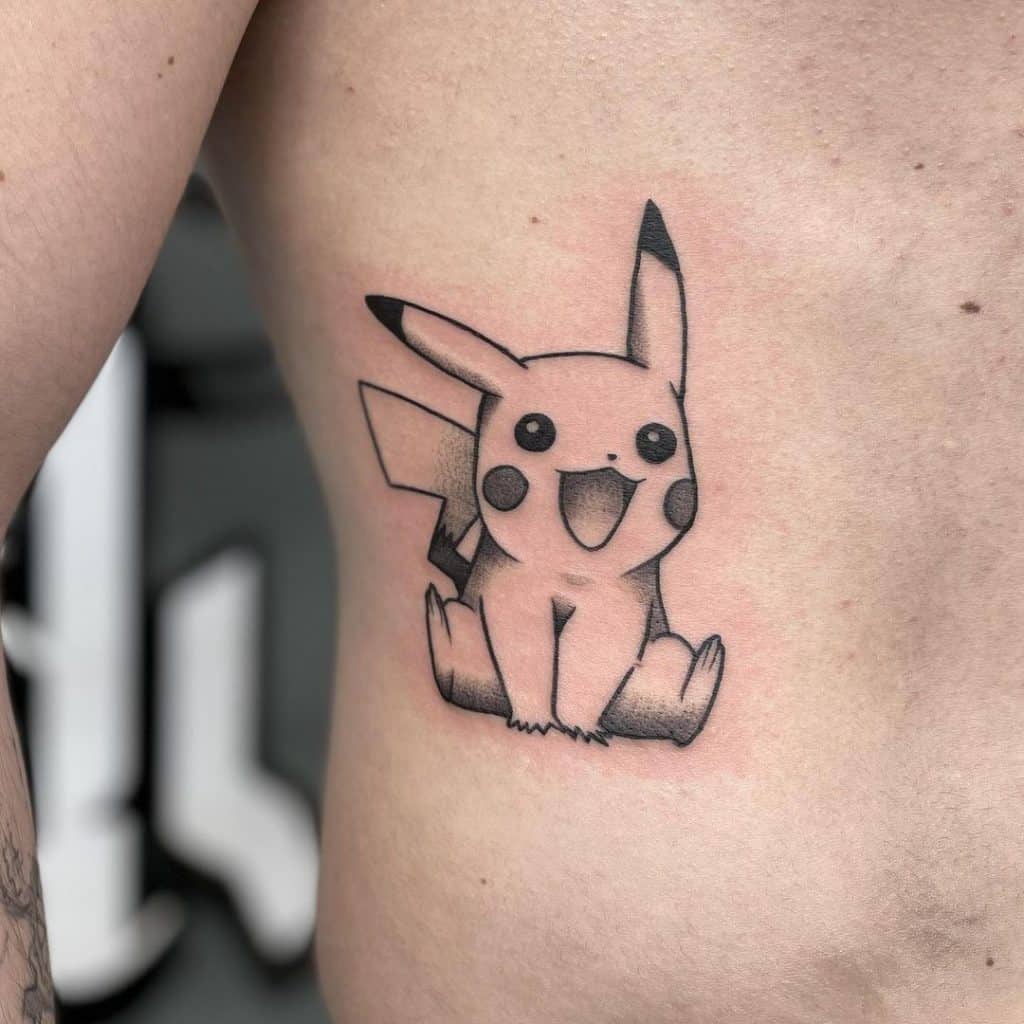 Tatuaje de Pikachu en blanco y negro en el lateral